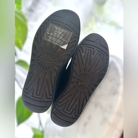 UGG Classic Tech Mini Waterproof Suede Winter Boots Size 5 - Picture 12 of 13